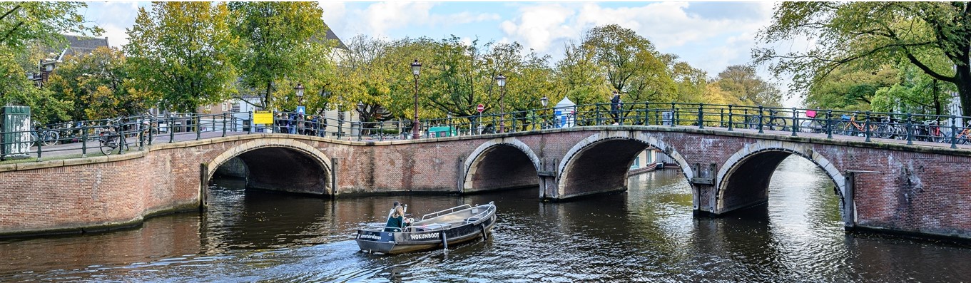 Amsterdamse brug en kademuren